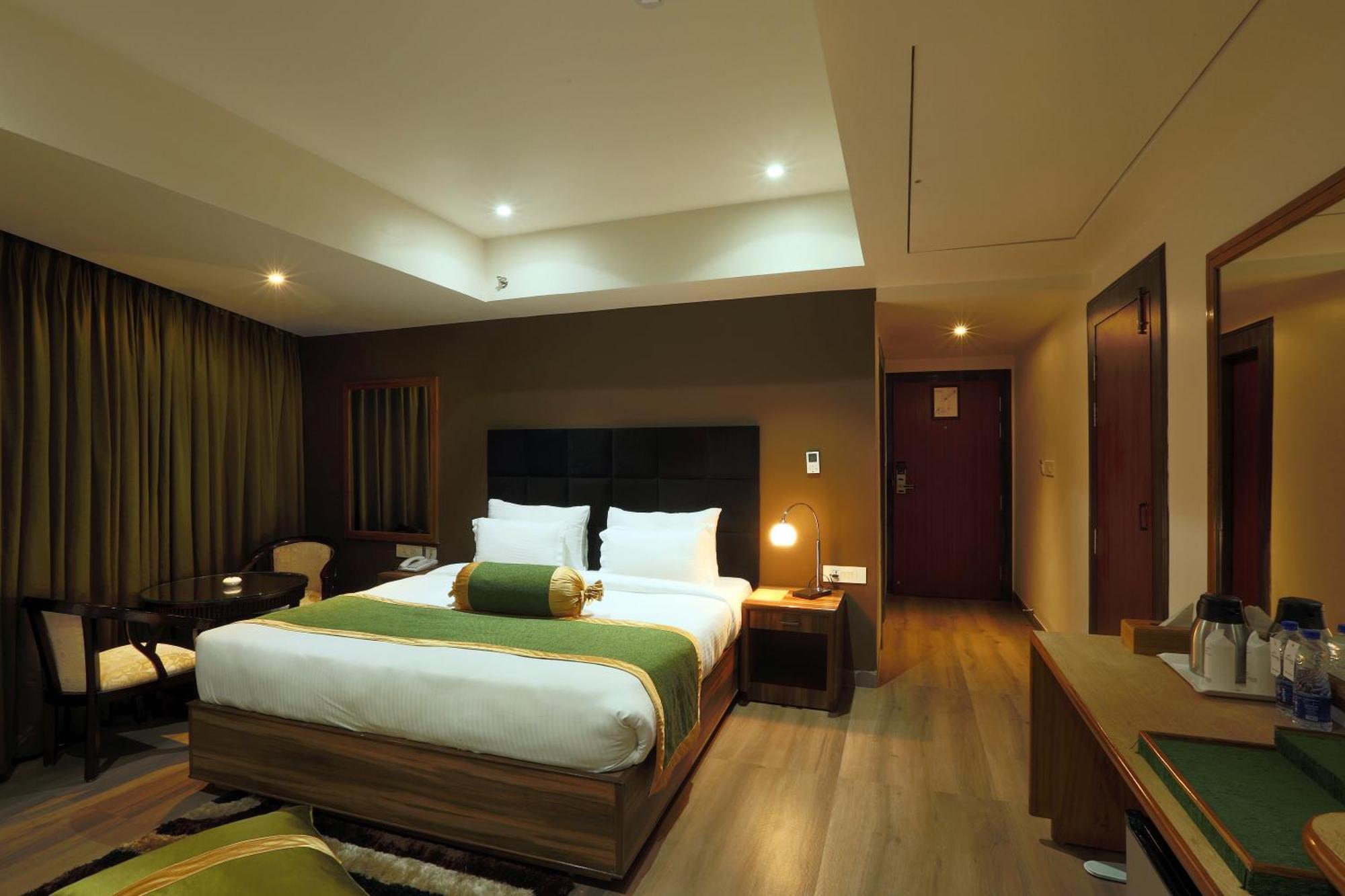 Cardinal Oxmo Delhi Airort New Delhi