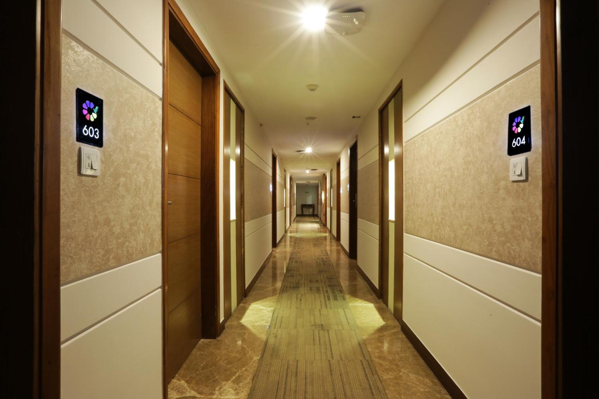 Cardinal Oxmo Delhi Airort Hotel New Delhi