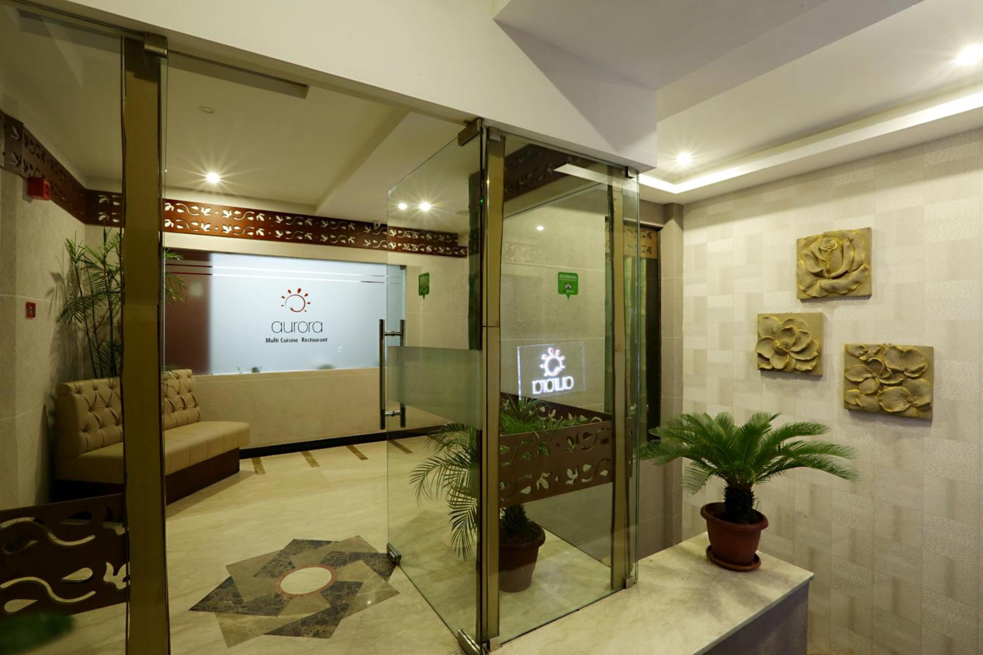 Cardinal Oxmo Delhi Airort 4* New Delhi