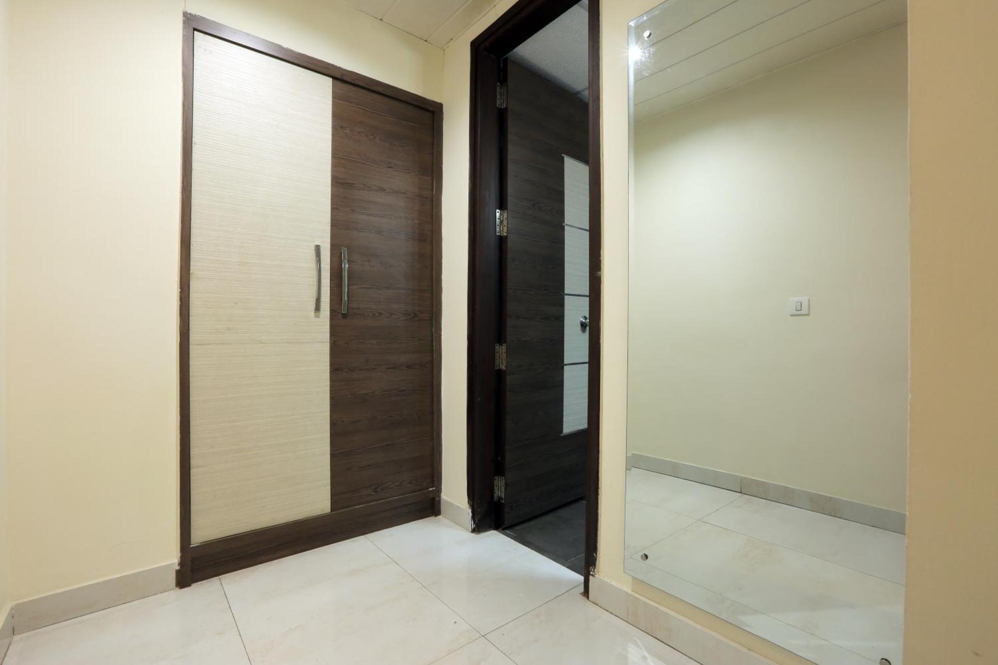 Cardinal Oxmo Delhi Airort 4*